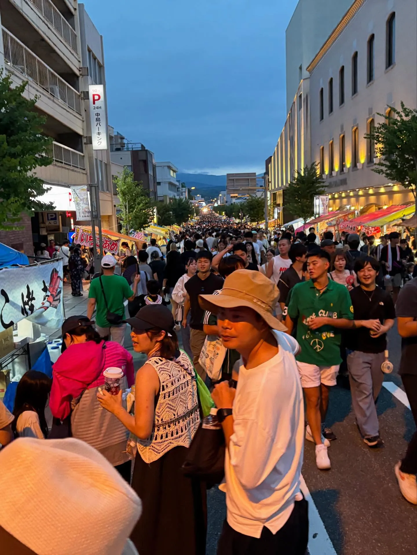 本日19日(火)夏休み中の為バーズお休みです🙇‍♀️